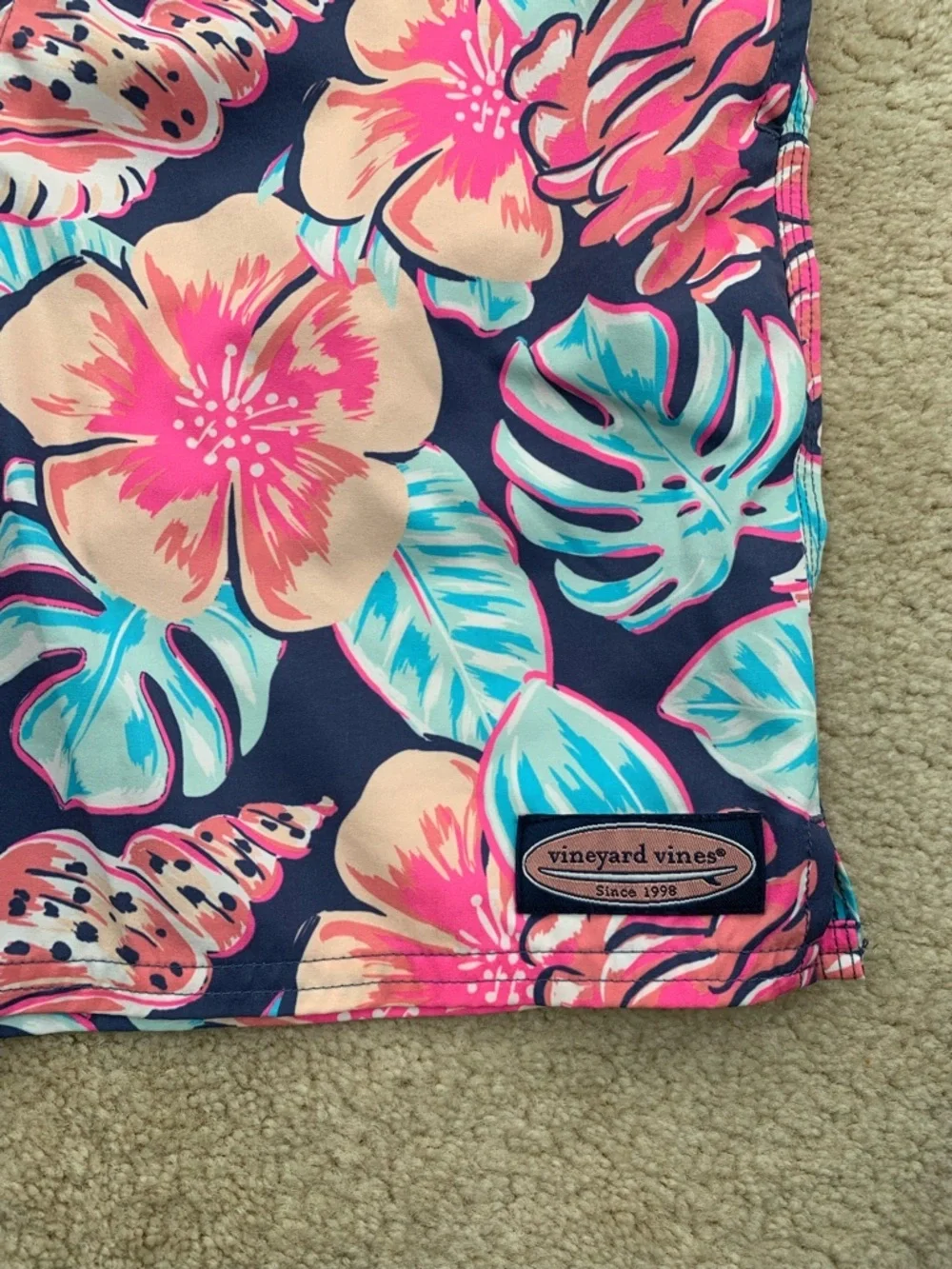 Vineyard Vines Size Medium, 12-14, Colorful Hibiscus Floral Print Swim Trunks